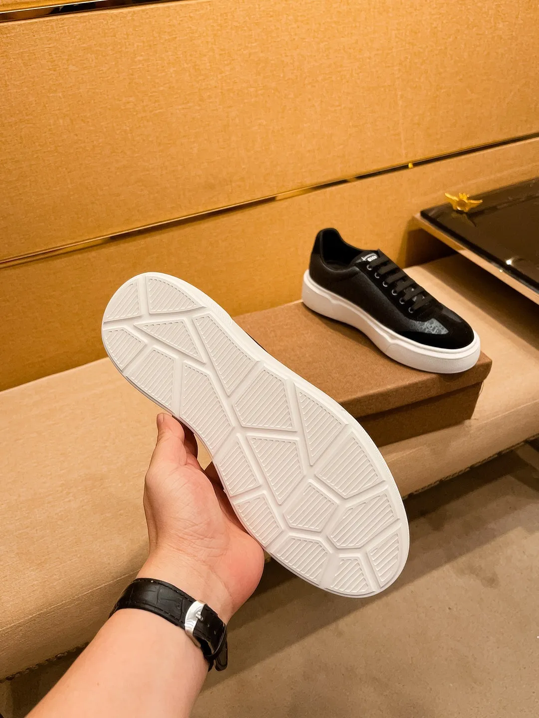 Men's shoes💰 400💰🔥【Dior】🔥Men's high-end brand of shoes official website 1:1 latest masterpiece: the upper is made of Italian imported first-layer cowhide with a comfortable and breathable lining➕original non-slip and wear-resistant outsole🔥, making walking more convenient and comfortable! An exclusive new model, a stunning work, a beautiful 1:1 replica [color] compared to the official quality! Create a fashionable personality to set off your uniqueness! A must-have for trendy men! Classic🔥Size: 38-44 Color: 🔥Multiple colors available🔥